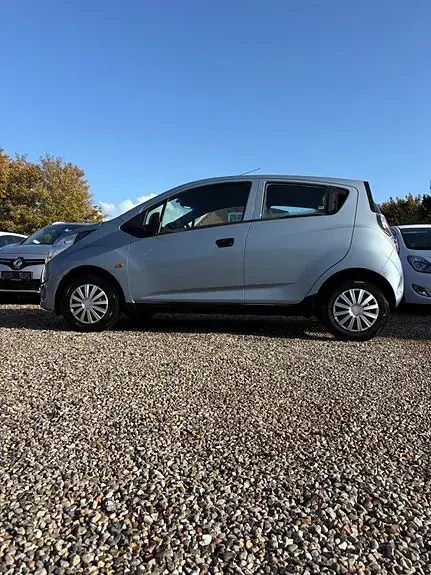 Chevrolet Spark 2011 photo 2