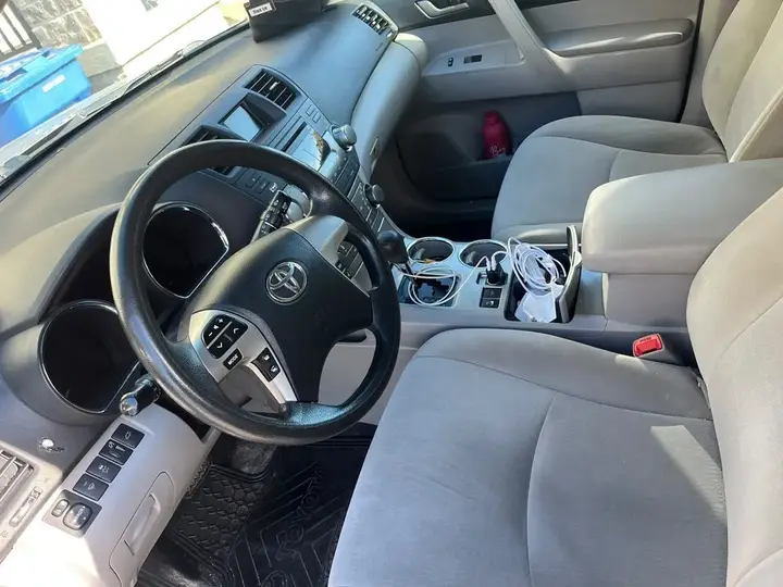Toyota Highlander 2012 photo 2