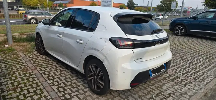 Peugeot 208 2021 photo 3