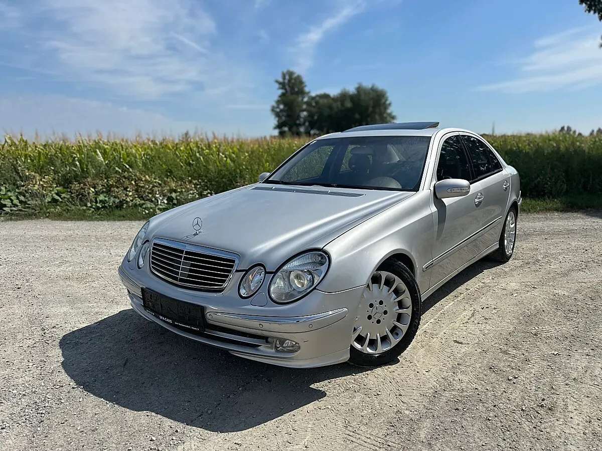 Mercedes-Benz E-Class 2002 photo 2