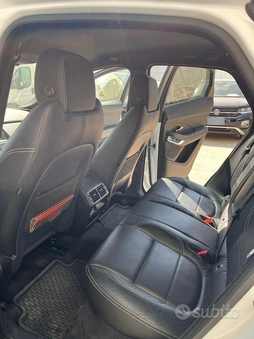 Jaguar E-Pace 2019 photo 4