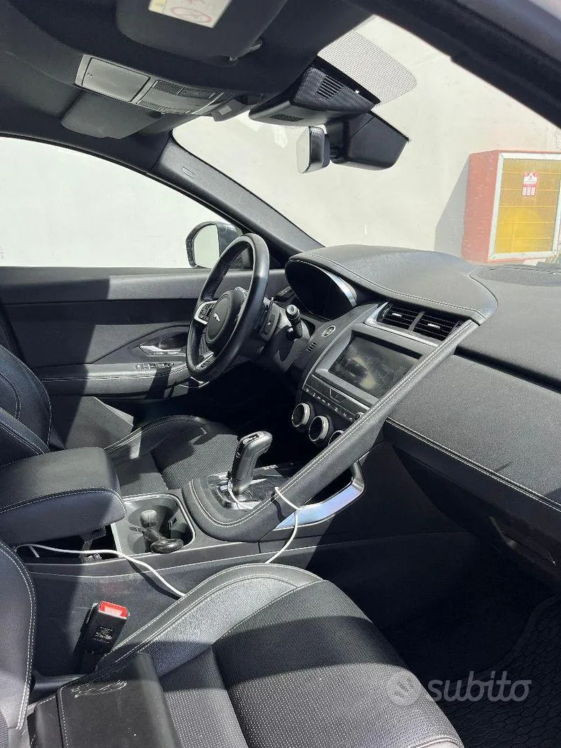 Jaguar E-Pace 2019 photo 3
