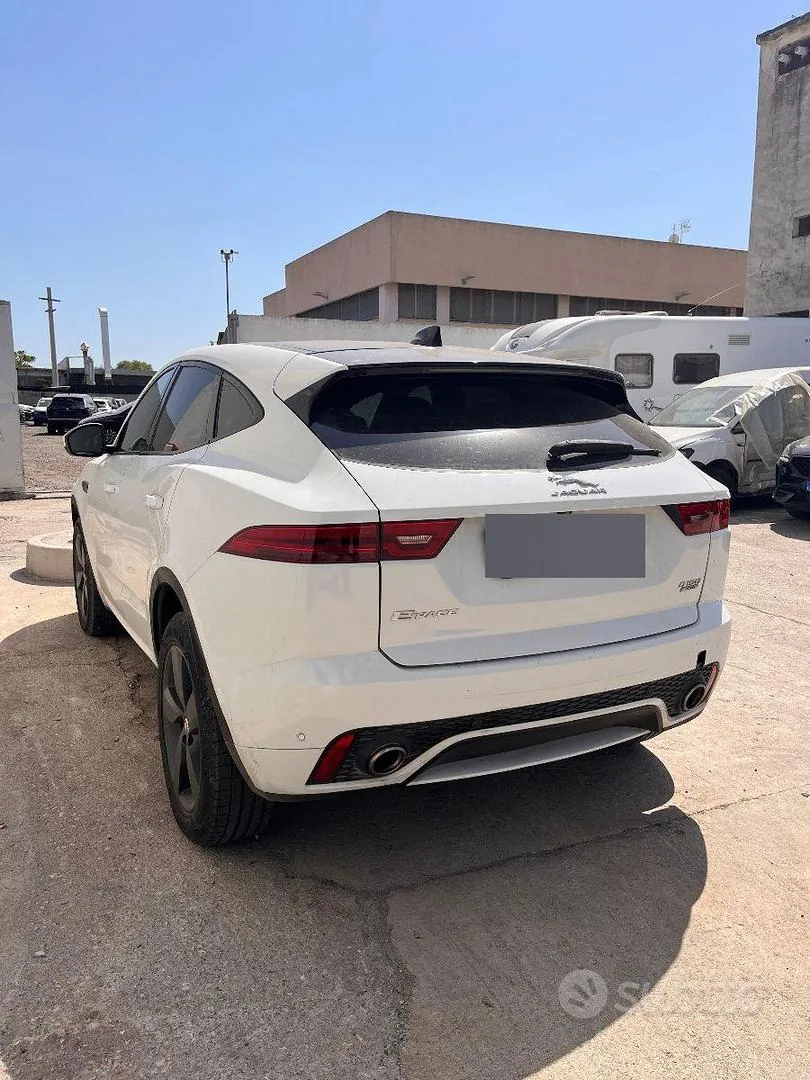 Jaguar E-Pace 2019 photo 2