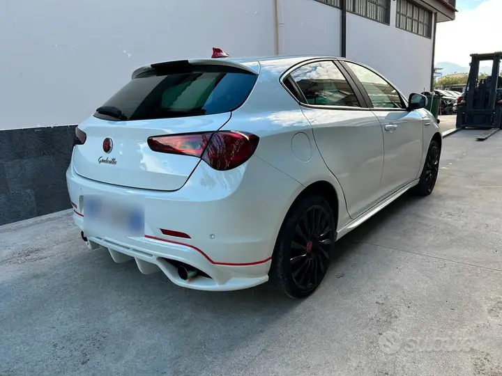 Alfa Romeo Giulietta 2013 photo 4