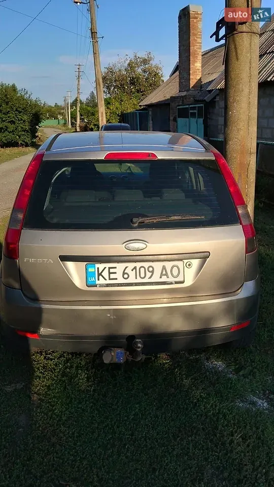 Ford Fiesta 2003 photo 2