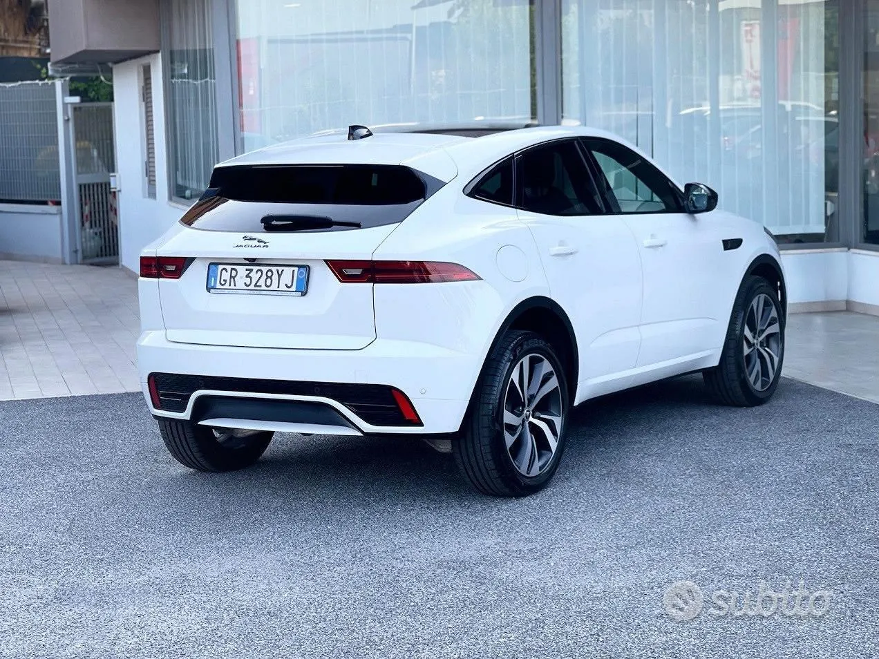 Jaguar E-Pace 2023 photo 5