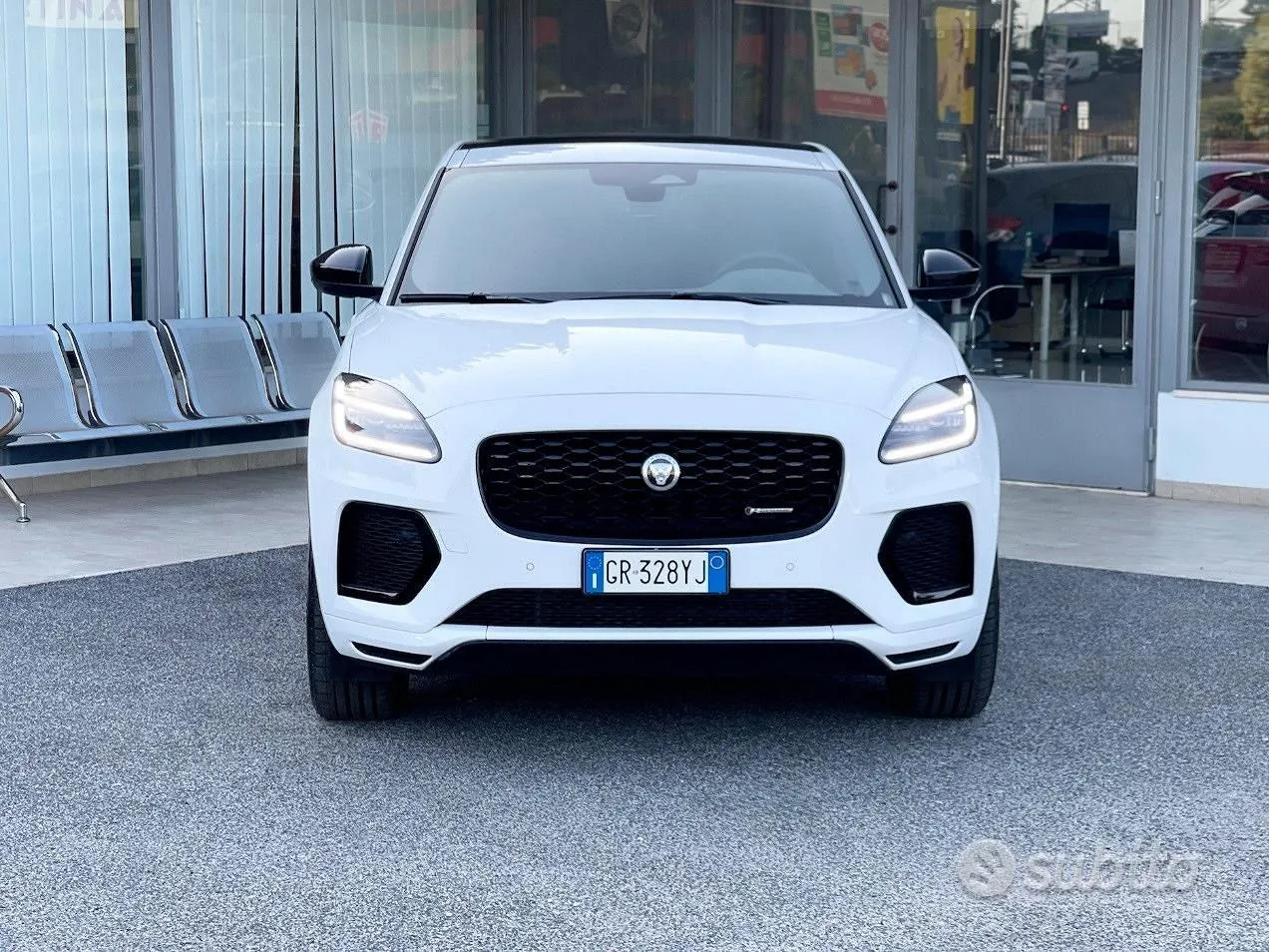 Jaguar E-Pace 2023 photo 2