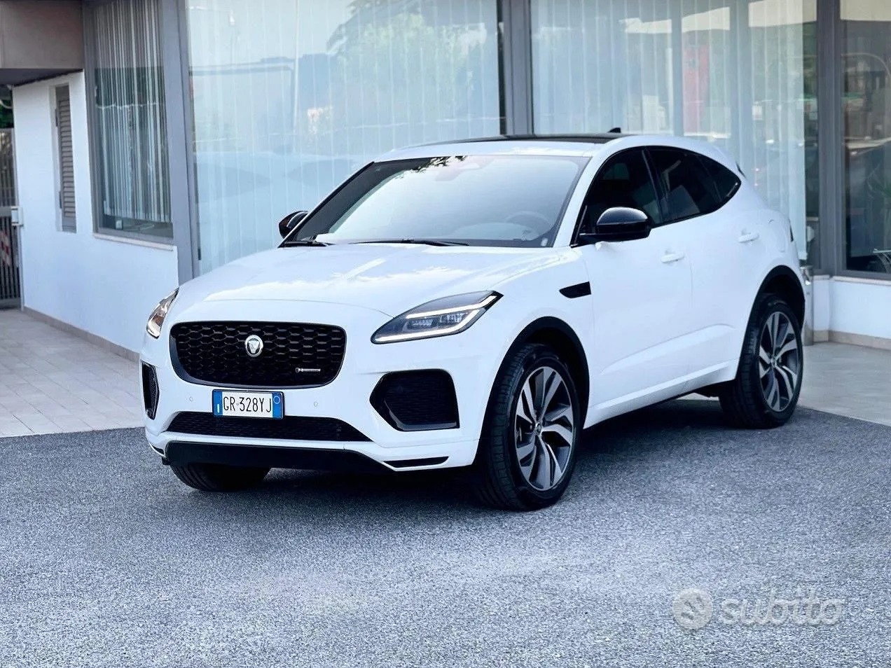 Jaguar E-Pace 2023 photo 3
