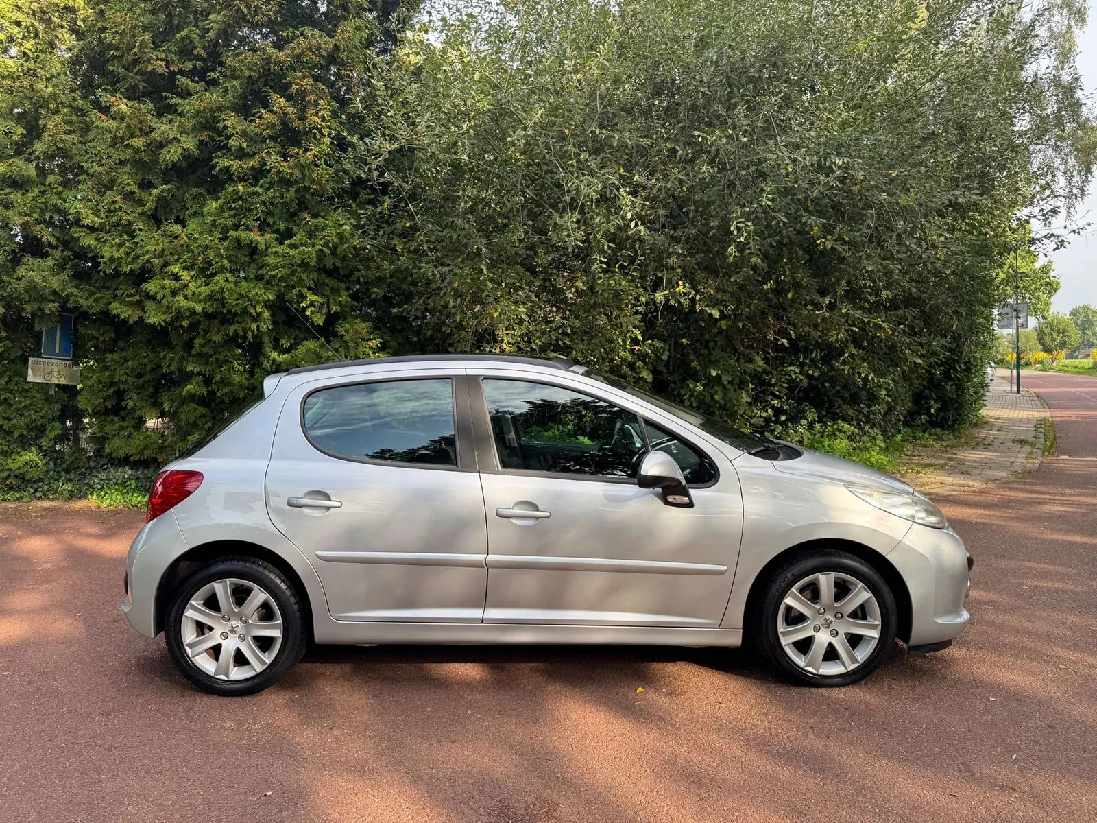 Peugeot 207 2008 photo 4