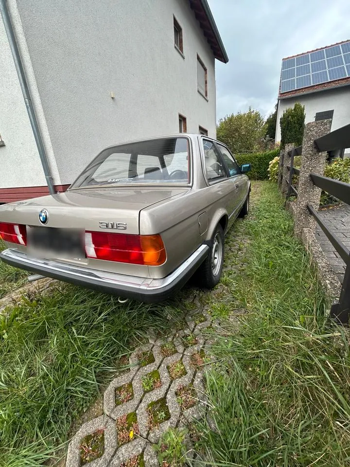 BMW E30