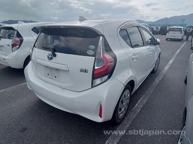 Toyota Aqua S 2017 photo 4