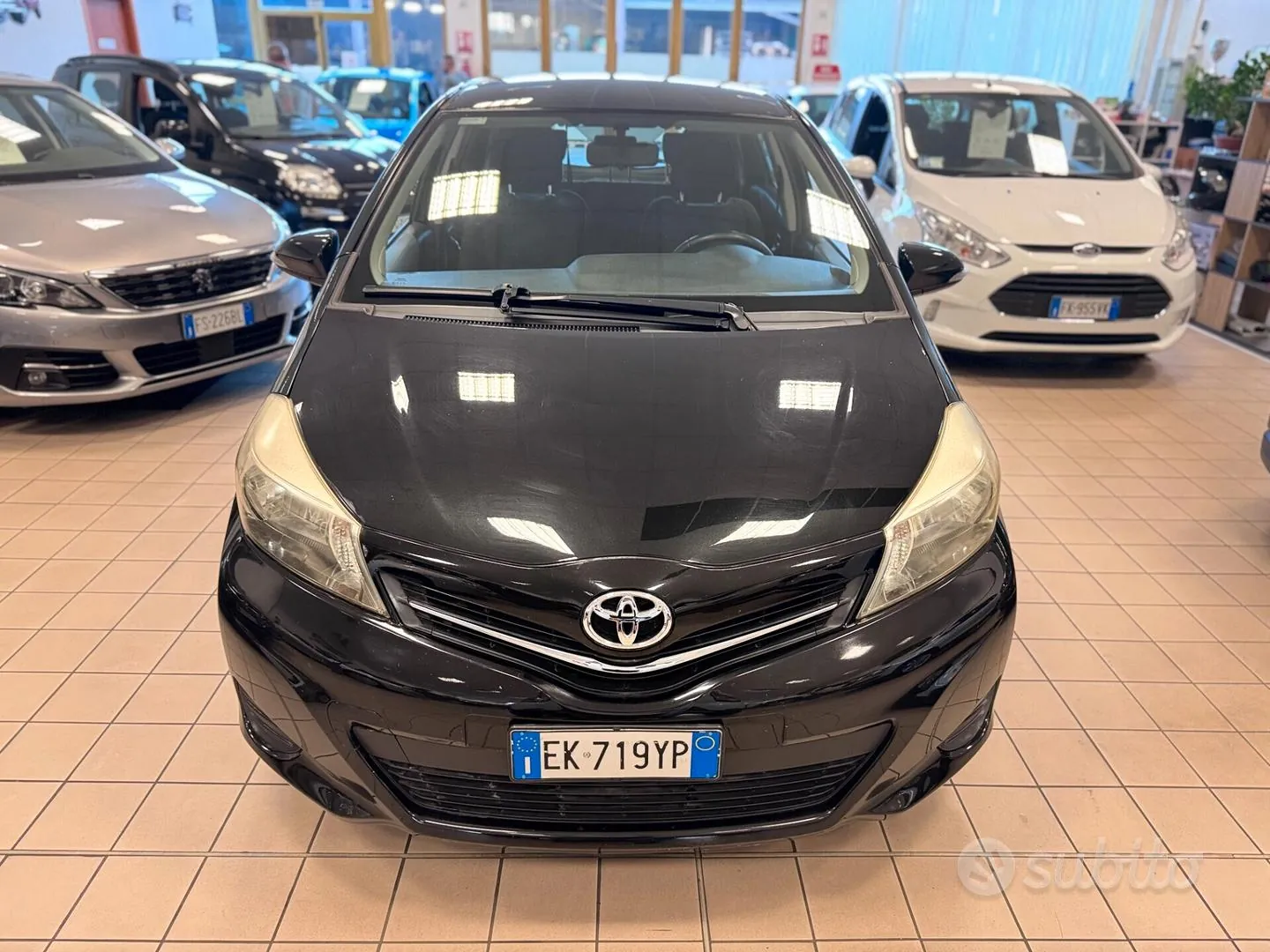 Toyota Yaris 2011 photo 2