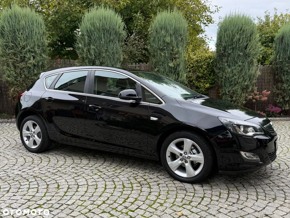 Opel Astra 2010 photo 3
