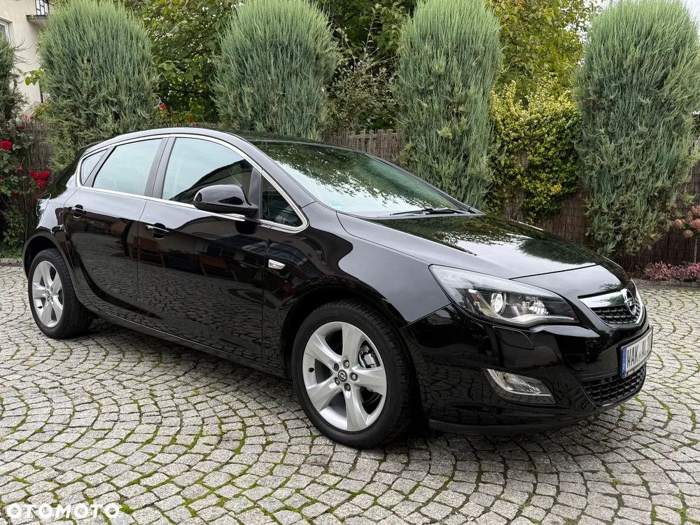 Opel Astra 2010 photo 4