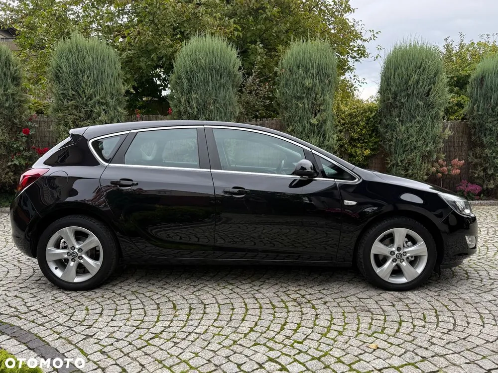 Opel Astra 2010 photo 5