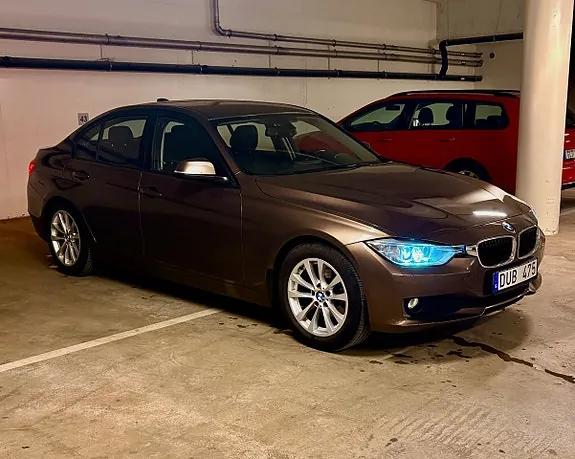 BMW 318D 2012 photo 2