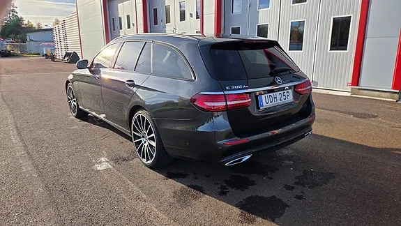 Mercedes-Benz E300 De 2021 photo 2