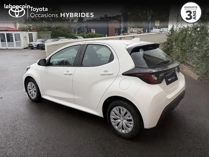 Toyota Yaris 2022 photo 2