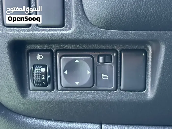 Nissan Micra 2012 photo 4