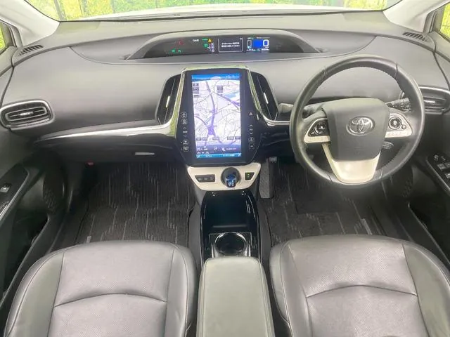 Toyota Prius Phv 2018 photo 2