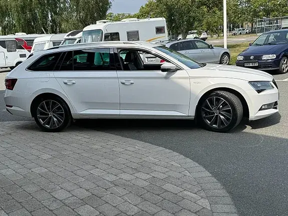 Skoda Superb 2017 photo 3