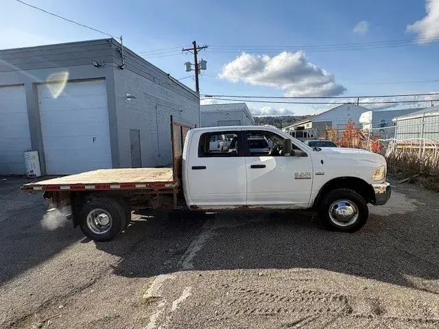 Dodge Ram 3500 2014 photo 2