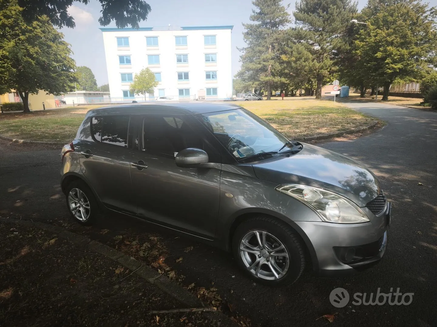 Suzuki Swift 2011 photo 3