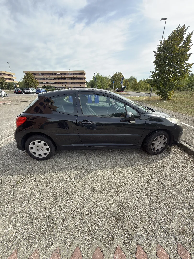 Peugeot 207 2009 photo 2