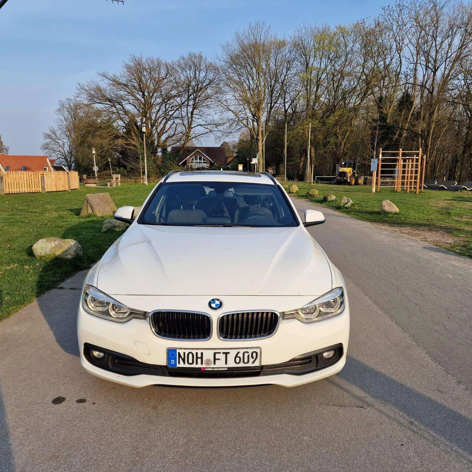 BMW 3 Series 2018 photo 2
