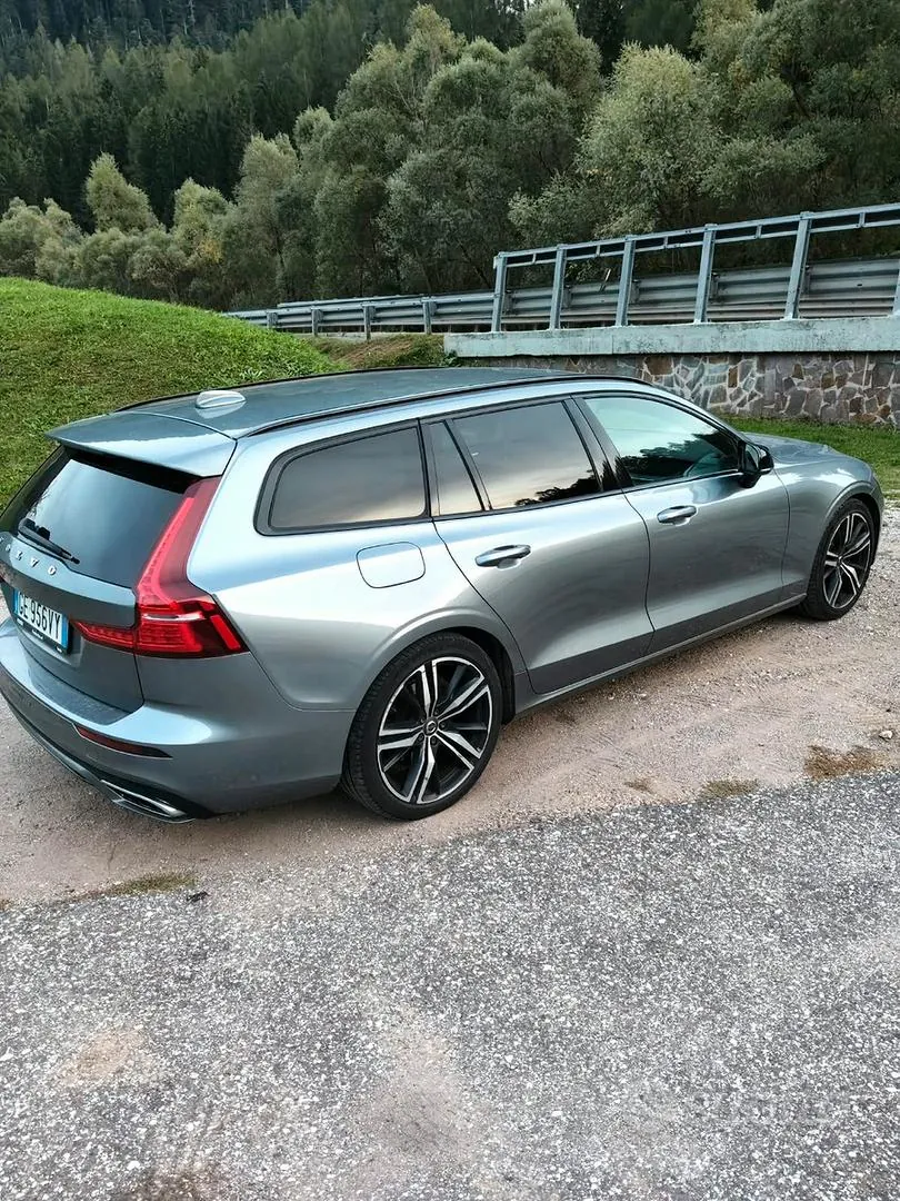 Volvo V60 2021 photo 2