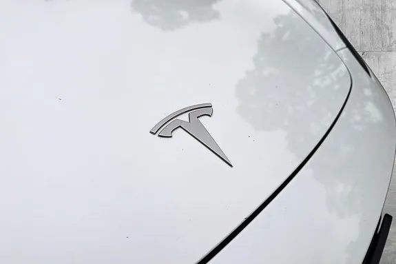 Tesla Model 3 2024 photo 4