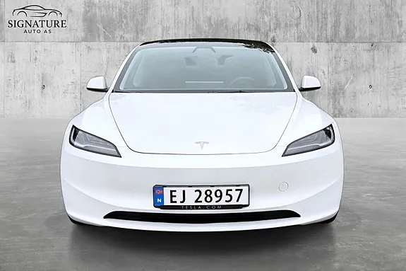 Tesla Model 3 2024 photo 2