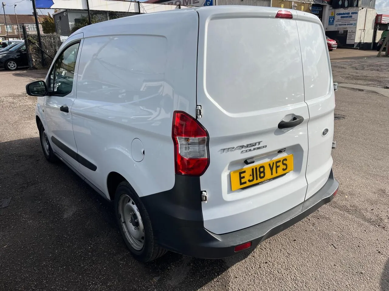 Ford Transit Courier 2018 photo 4