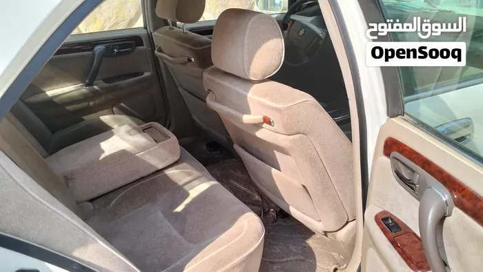 Toyota Crown 2000 photo 2