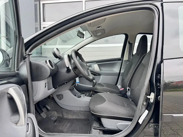Peugeot 107 2012 photo 2