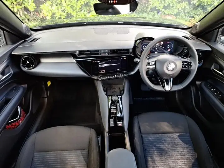 Alfa Romeo Junior 2025 photo 3