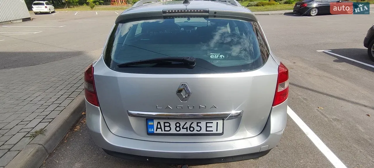 Renault Laguna 2011 photo 2