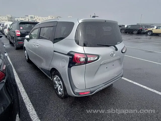 Toyota Sienta 2019 photo 3