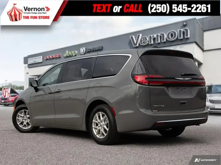 Chrysler Pacifica 2024 photo 4
