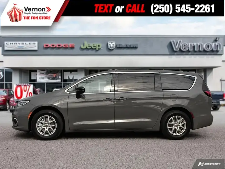 Chrysler Pacifica 2024 photo 3