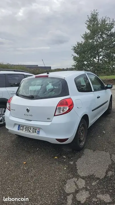 Renault Clio 2012 photo 2