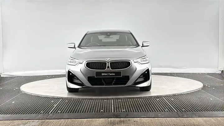BMW 2 Series photo 2