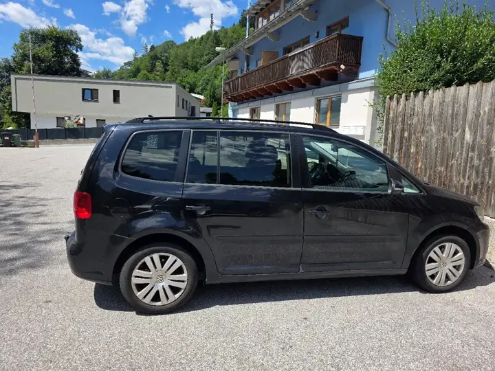 Volkswagen Touran 2010 photo 3
