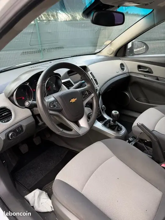Chevrolet Cruze 2010 photo 3