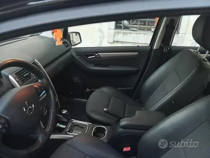 Mercedes-Benz A 2011 photo 2