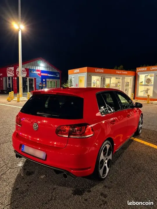 Volkswagen Golf 2011 photo 2