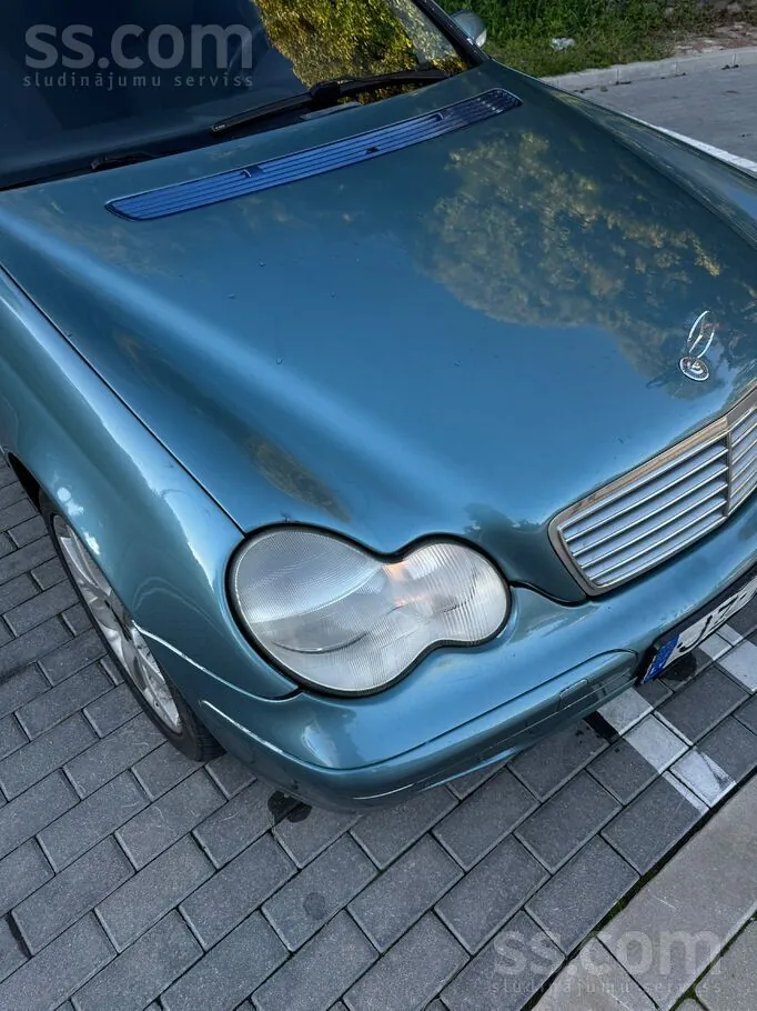 Mercedes-Benz C220 2003 photo 4