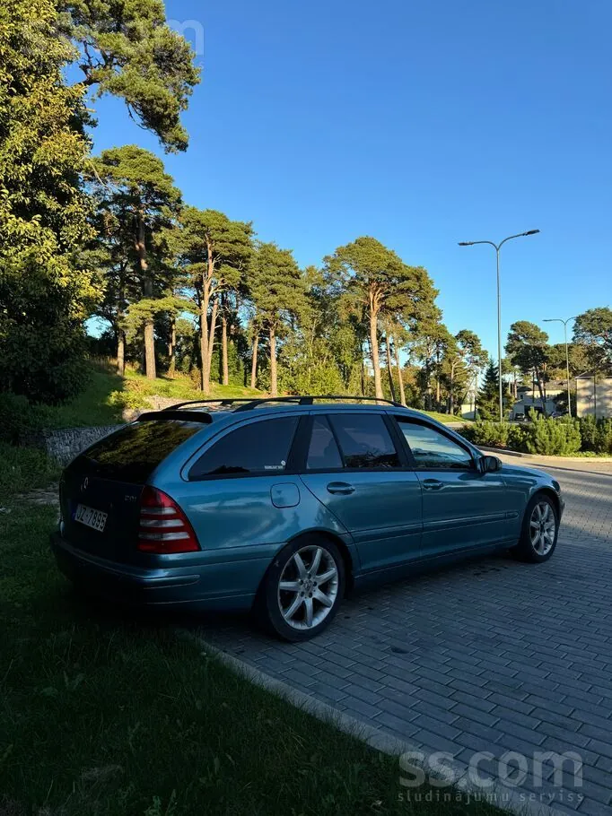 Mercedes-Benz C220 2003 photo 3