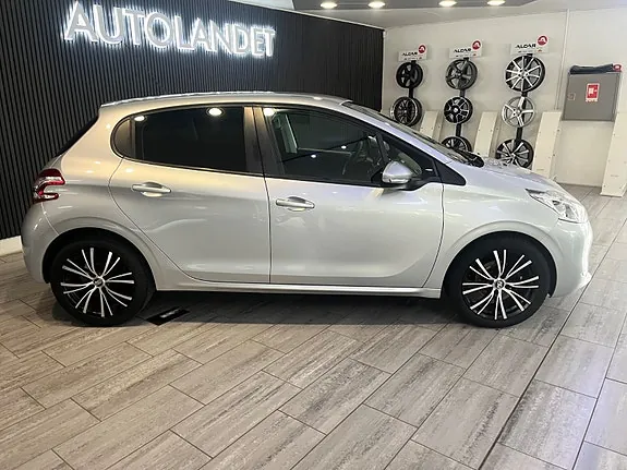 Peugeot 208 2014 photo 4