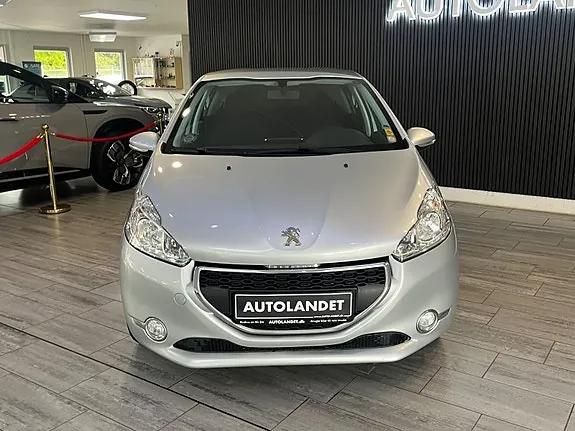 Peugeot 208 2014 photo 2